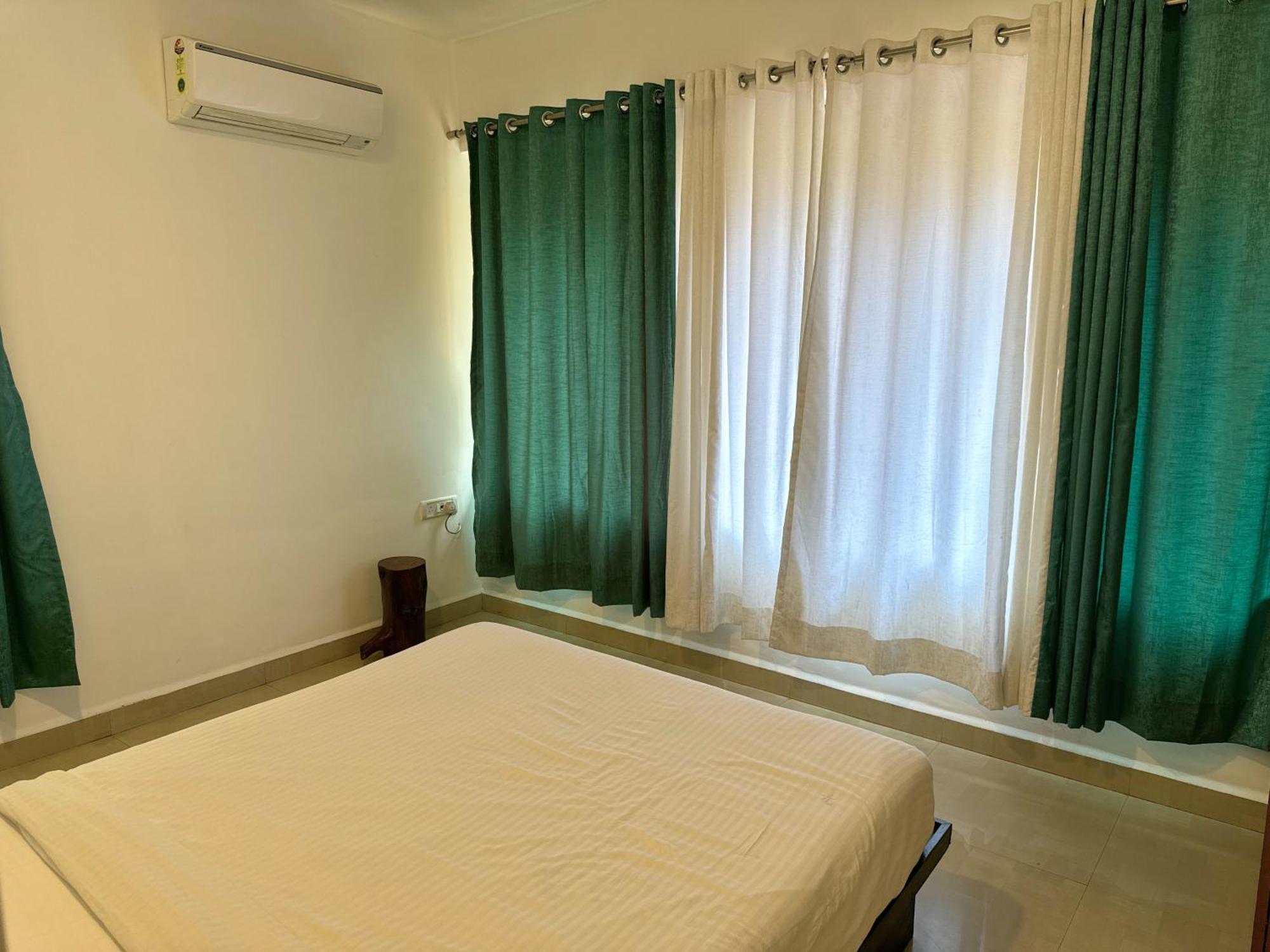Yoyo Goa, The Apartment Hotel Vagator Bagian luar foto